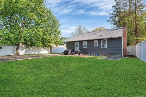 183 Booker Ave, Wheatley Heights NY  11798-4523 exterior