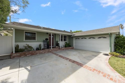 6880 10th St, Long Beach CA  90815-4930 exterior