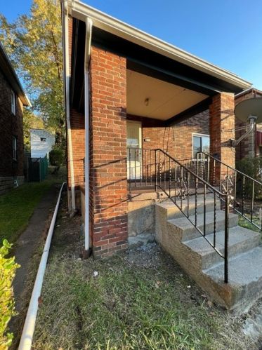 2068 Boggs Ave, Pittsburgh, PA 15221-1219