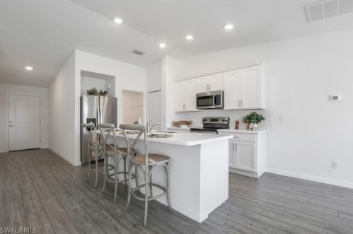 2210 5th Pl, Cape Coral FL  33993-4120 exterior