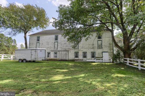 6411 Devonshire Hts Rd, Harrisburg PA 17111-4818 exterior