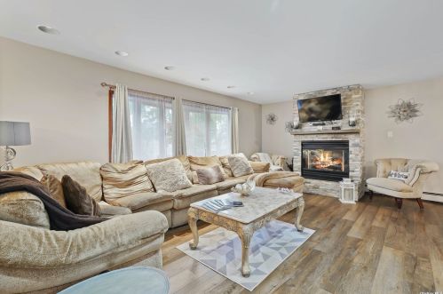 630 Ingraham Ln, New Hyde Park NY  11040-4244 exterior