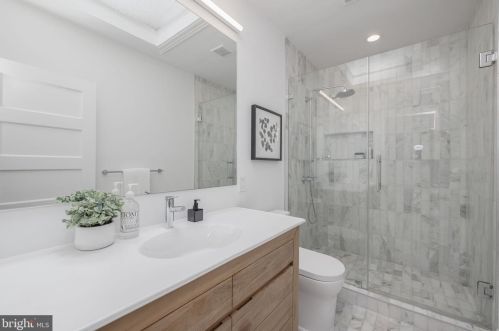 3843 Beecher St, Washington DC 20007-1802 exterior