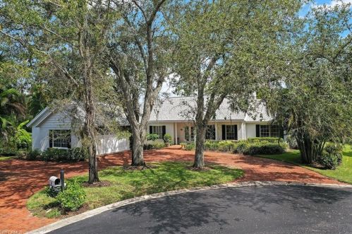 861 Swallow Pt, Naples, FL 34105-7426