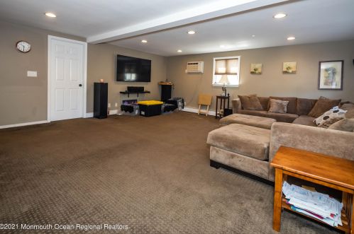 124 Statesir Pl, Tinton Falls NJ  07701-6143 exterior