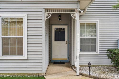 9 Riva Blvd, Bricktown, NJ 08723-7900