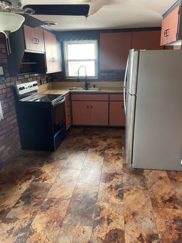 959 Laduron Dr, Mishicot, WI 54228-9610