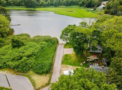 19 Pontiac Rd, South Kingstown RI  02882-1209 exterior