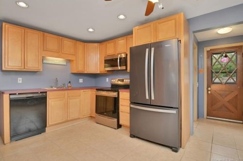 35 South Cir, Beacon Falls, CT 06403-1117