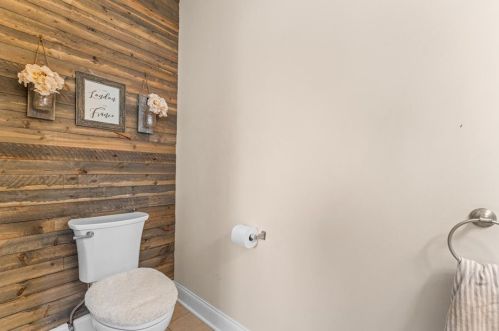 506 New Castle St, Zelienople PA  16063-1047 exterior