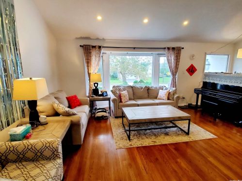 11 Favorite Ln, Muttontown NY  11753-2348 exterior