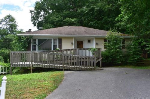 4 Joseph St, Norwich, CT 06360-4605