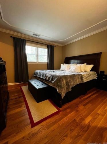 11 Camelot Dr, Norwalk CT 06850-2413 exterior