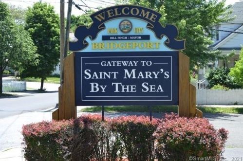 35 Circular Ave, Bridgeport, CT 06605-3051