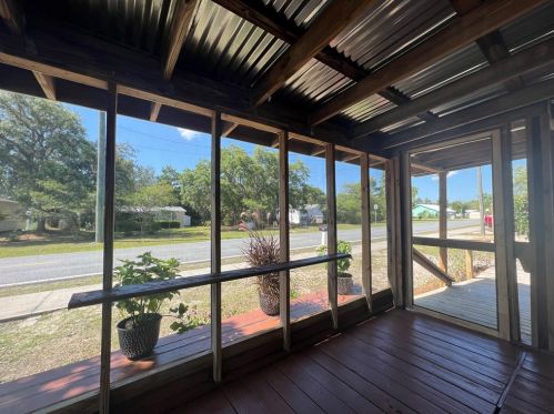 2186 Oak St, Carrabelle, FL 32322-9014