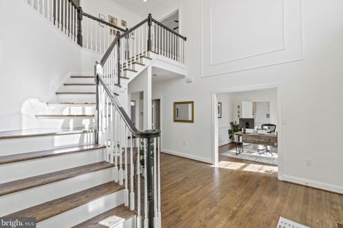 518 Fortress Cir, Leesburg VA  20175-8929 exterior