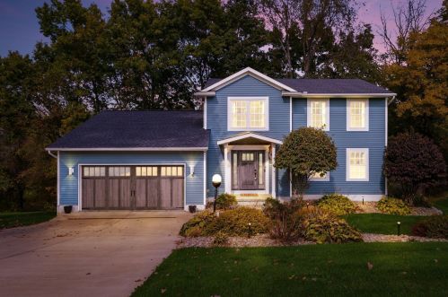 5055 Pine Valley Dr, Zanesville, OH 43701-6881