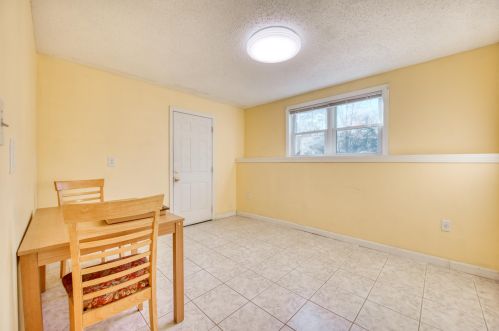 41 Carol Ave, Salem NH  03079-4466 exterior