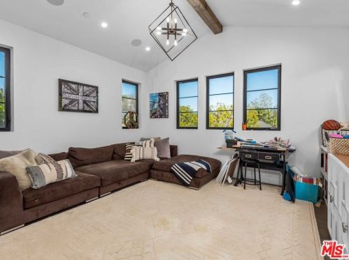 12226 Huston St, North Hollywood CA  91607-3617 exterior