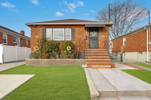 16118 96th St, Jamaica, NY 11414-3807