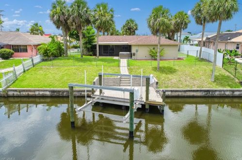 1519 21st St, Cape Coral, FL 33990-4657
