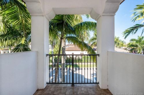 8310 39th Ct, Hollywood FL  33024-5053 exterior