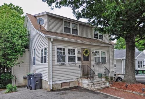 28 Arlington Rd, Dedham, MA 02026-1734