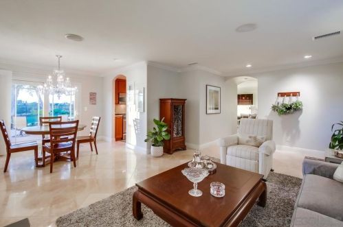 7060 Dennison St, San Diego CA 92122-2431 exterior