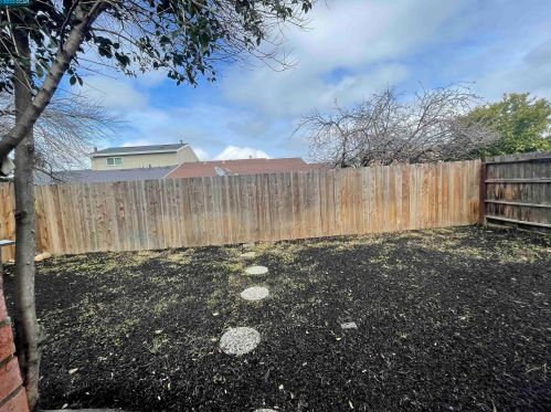 38 Connie Ct, West Pittsburg CA  94565-1574 exterior