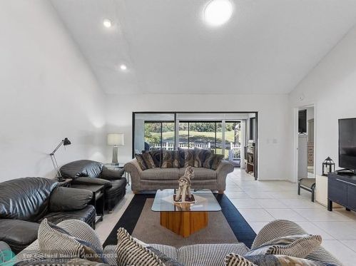 5293 Stonybrook Ln, Boynton Beach FL  33437-1616 exterior