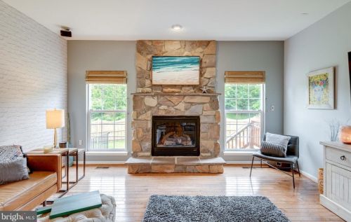 167 Alpine Dr, Leesburg VA 20175-6172 exterior