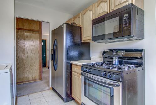 1614 Beverly St, Hammond, IN 46324-3327
