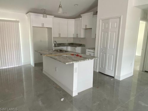 3707 10th St, Lehigh Acres, FL 33976-2806