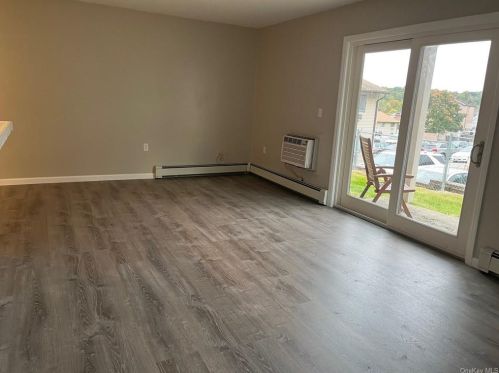 322 Concord Ln, Middletown, NY 10940-6645