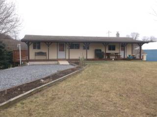 21 Walnut Rd, Moselem, PA 19526-8964