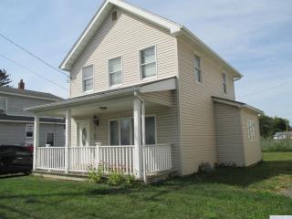 88 Union Tpke, Hudson NY  12534-2616 exterior