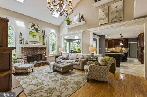 12536 Philmont Dr, Herndon, VA 20170-2561