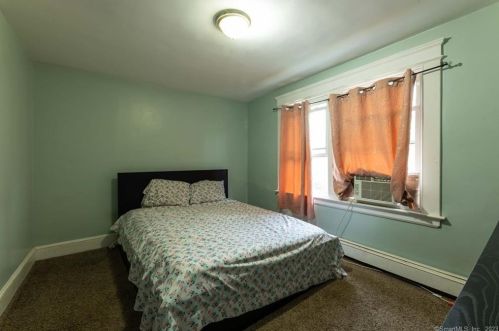 579 Cooke St, Waterbury CT  06710-1424 exterior