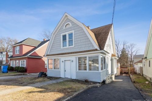 262 Meriden Rd, Waterbury, CT 06705-2002