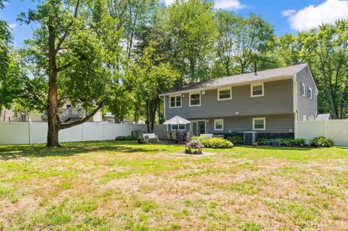 38 Rockhill Rd, Old Bridge NJ  08857-2418 exterior