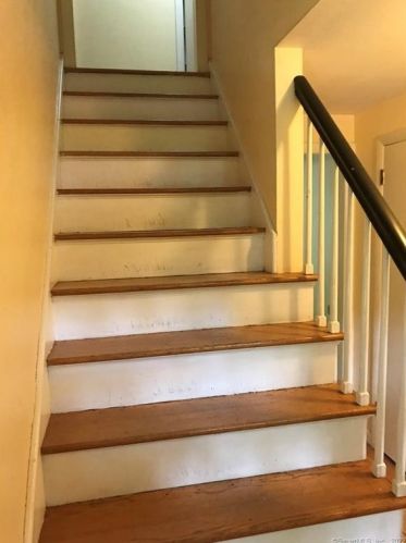 19 Wood Rd, Bloomfield CT  06002-1120 exterior