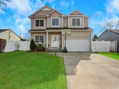 26 Wilson Ln, Bethpage, NY 11714-4813
