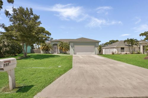 757 Duxbury Ave, Fort Pierce, FL 34983-2429