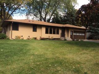 1491 Brenner Ave, Saint Paul, MN 55113-1654