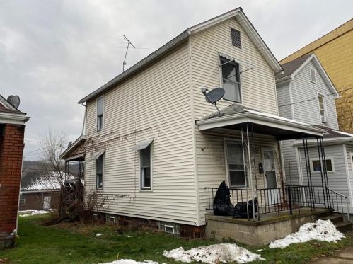 1825 Kenneth Ave, New Kensington, PA 15068-4222