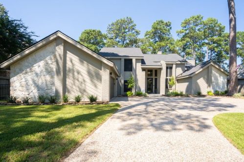4707 Breezy Point Dr, Humble, TX 77345-1611