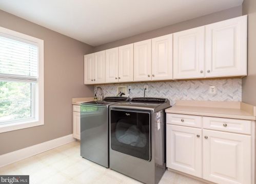 10 Devonshires Ct, Blue Bell PA  19422-2560 exterior