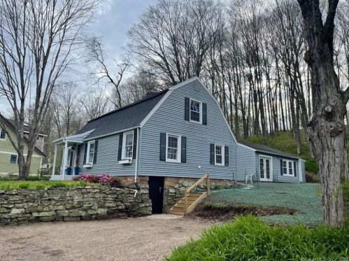 28 Church St, North Branford CT  06471-1417 exterior