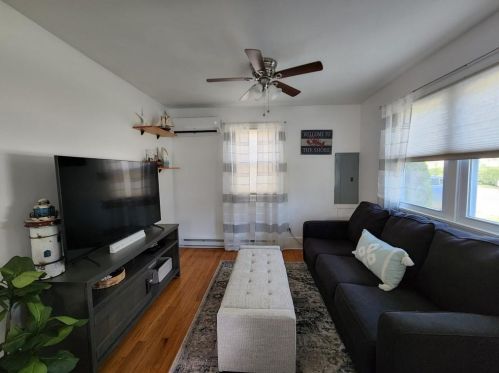 9 Coffey Ave, South Kingstown RI  02882-5105 exterior