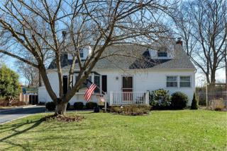 38 Elliot St, Islip Manor, NY 11751-2017